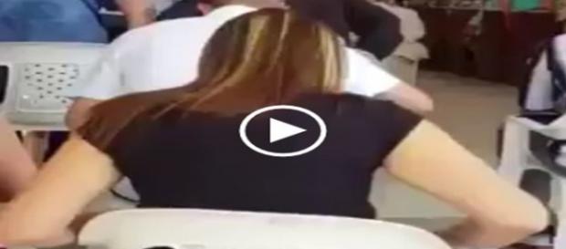 Você vai para igreja e encontra uma mulher assim Você vai para igreja e encontra uma mulher assim