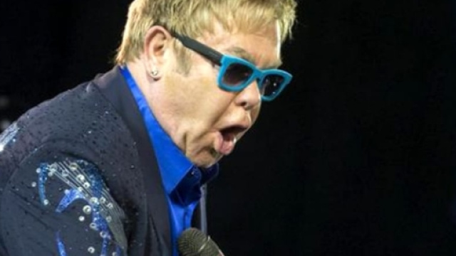 Annullati i concerti di Elton John, colpito da un'infezione rara