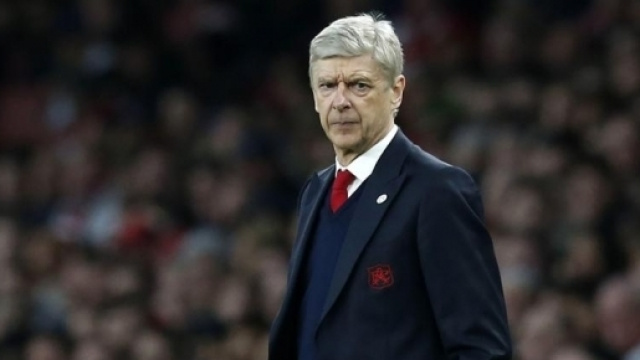 Arsene Wenger is told by Arsenal he must make his mind up over his ... - thesun.co.uk