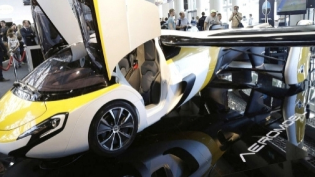 Les précommandes pour la voiture volante de la société Slovaque AeroMobil ont commencé. spectator.sme.sk
