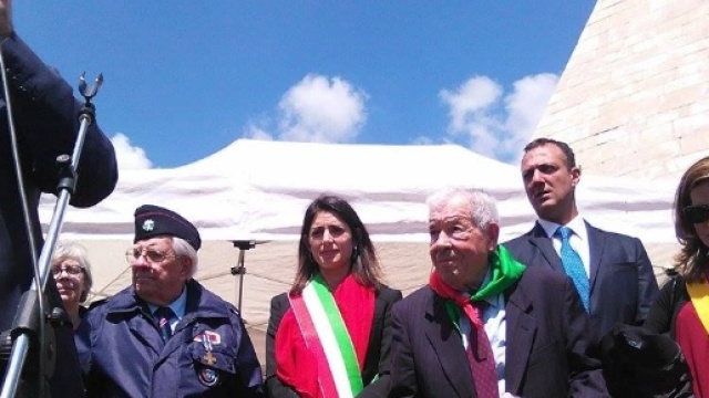 Virginia Raggi al corteo dell'ANPI a Roma (Foto esclusiva BN)