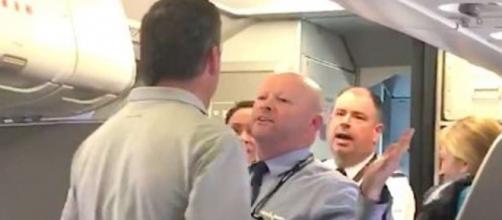 American Airlines apologises after flight attendant challenges ... - scmp.com