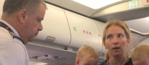 American Airlines flight attendant suspended after stroller ... - aol.com