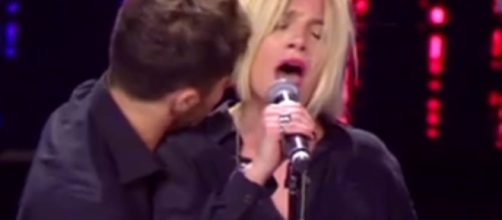 Amici 16, scherzo hot a Emma Marrone