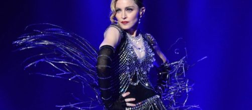 Madonna durante una performance live - allaboutmadonna.com