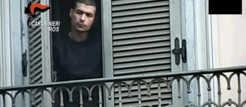 Mouner El Aoual, marocchino arrestato a Torino preparava attentati in Italia e sul Web addestrava 12 mila aspiranti combattenti. Foto: carabinieri.
