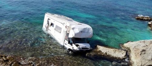 San Vito Lo Capo, turista muore schiacciato dal suo camper.