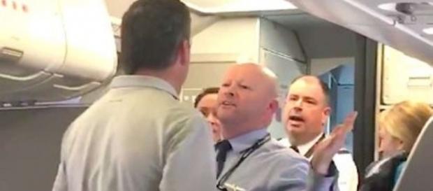 American Airlines apologises after flight attendant challenges ... - scmp.com American Airlines apologises after flight attendant challenges ... - scmp.com