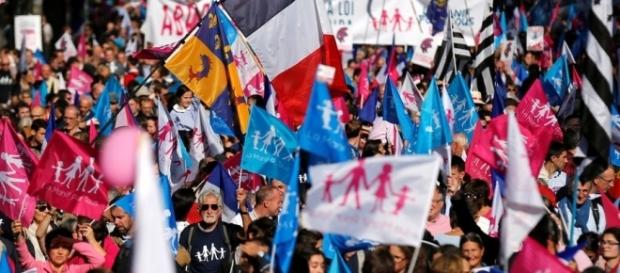 La Manif pour tous s'oppose à Macron La Manif pour tous s'oppose à Macron