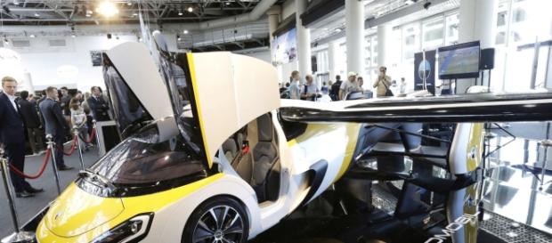 Slowakisches AeroMobil war präsentiert. spectator.sme.sk Slowakisches AeroMobil war präsentiert. spectator.sme.sk