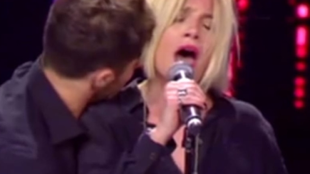 Amici, scherzo a Emma: il ballerino la tocca troppo