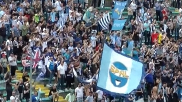 L'esultanza dei sostenitori della Spal
