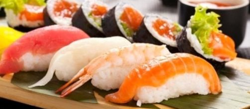 Il Sushi è servito crudo. Se il pesce non è fresco, può causare problemi.