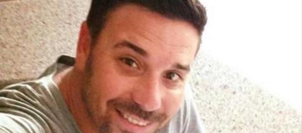 Americano flagra namorada com outro homem na cama e faz selfie Americano flagra namorada com outro homem na cama e faz selfie