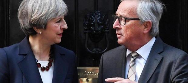 Brexit, Juncker molto pessimista dopo la cena con May: “Vive in un ... - lastampa.it Brexit, Juncker molto pessimista dopo la cena con May: “Vive in un ... - lastampa.it
