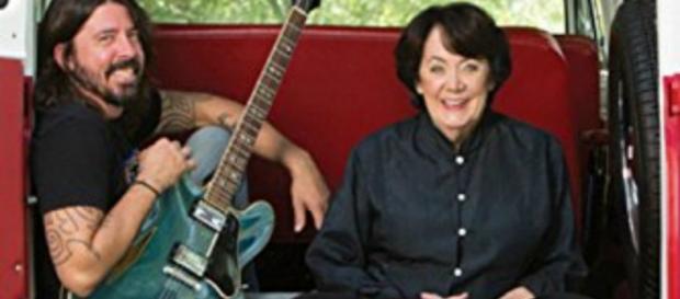 Dave Grohl's mom shares her own story and the wisdom of other moms of music superstars in new book. - alwaysmountaintime.com Dave Grohl's mom shares her own story and the wisdom of other moms of music superstars in new book. - alwaysmountaintime.com