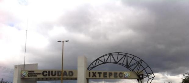 El alcalde de Ciudad Ixtepec, Oaxaca, confronta a locatarios del mercado actual. El alcalde de Ciudad Ixtepec, Oaxaca, confronta a locatarios del mercado actual.