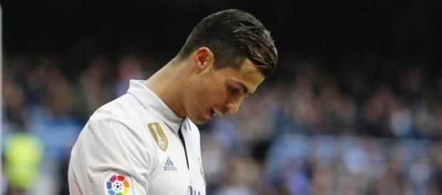 L'Equipe usa la imagen de CR7 para ilustrar el escándalo Football ... - mundodeportivo.com L'Equipe usa la imagen de CR7 para ilustrar el escándalo Football ... - mundodeportivo.com
