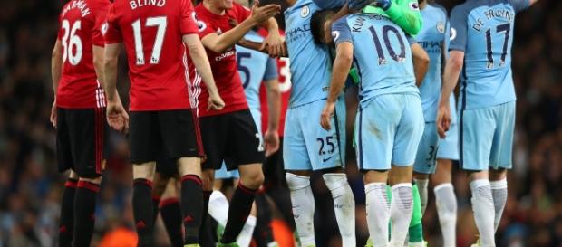 Momento de tensión cuando Fellaini y Agüero tuvieron un altercado Momento de tensión cuando Fellaini y Agüero tuvieron un altercado