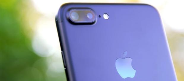 The iPhone 7 and 7 Plus were a hit, but not enough to keep Apple on top - bgr.com The iPhone 7 and 7 Plus were a hit, but not enough to keep Apple on top - bgr.com