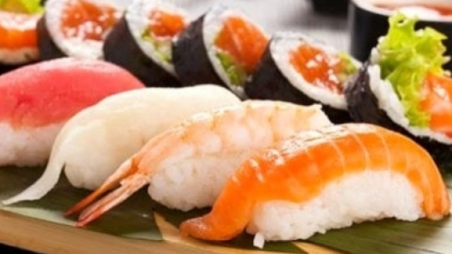 Il Sushi è servito crudo. Se il pesce non è fresco, può causare problemi.