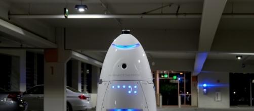 Knightscope K5 security robot floors toddler at US shopping mall - ibtimes.co.uk