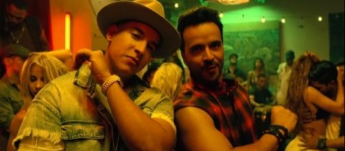 Daddy Yankee y Luis Fonsi en el videoclip de "Despacito"