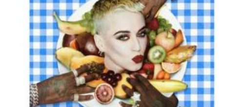 Katy Perry, nella parte centrale della copertina del nuovo singolo "Bon Appetit"