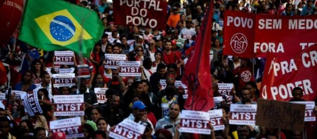 Manifestações contra reformas do Governo acontecem em todo o país Manifestações contra reformas do Governo acontecem em todo o país