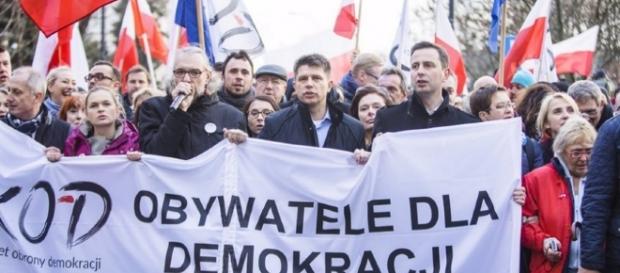 "Obrońcy demokracji" znowu się ośmieszyli "Obrońcy demokracji" znowu się ośmieszyli