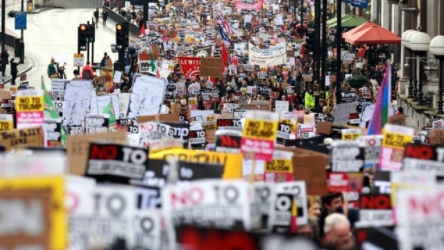 Stati Uniti: cortei contro le politiche ambientali di Trump - corriere.it