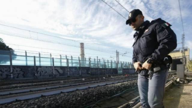 Pavia, 16enne romena scende dal treno e viene travolta