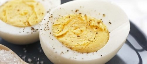 Estudos avançados consideram que consumir pelo menos um ovo por dia, pode ser bom para a saúde.