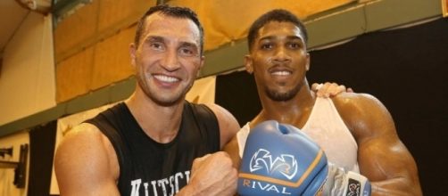 Wladimir Klitschko ed Anthony Joshua, sul ring di Wembley per i titoli monidiali WBA, IBF ed IBO