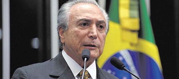 Durante entrevista, presidente fala sobre a liberação de saques do FGTS Durante entrevista, presidente fala sobre a liberação de saques do FGTS