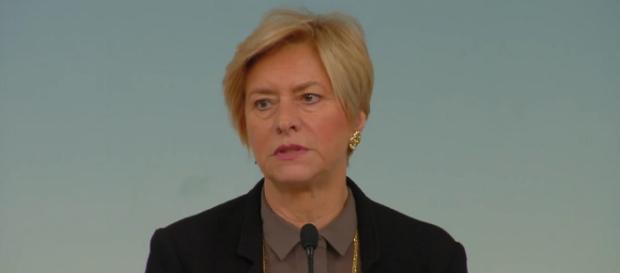 Roberta Pinotti, ministro della Difesa Roberta Pinotti, ministro della Difesa