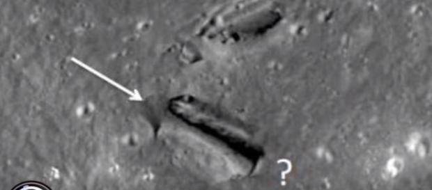 Suposta passagem para o interior lunar achada em foto da NASA (secureteam10) Suposta passagem para o interior lunar achada em foto da NASA (secureteam10)