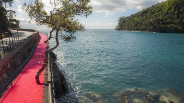 La passerella tra Rapallo e Portofino, foto corriere.it