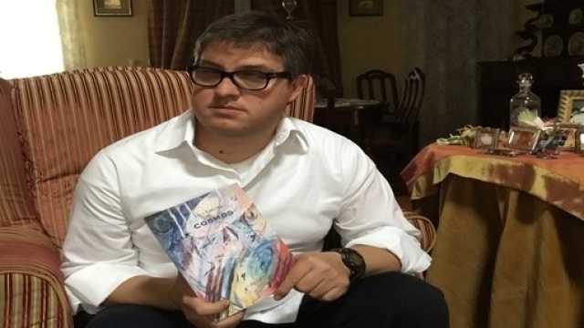 Luca Grigoli, scrittore con il suo libro "Cosmos" (Este Edition) * dall'autore