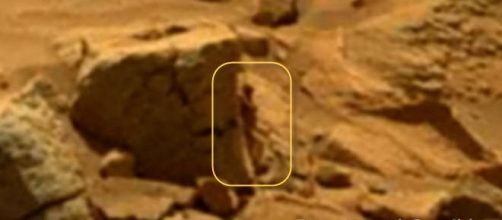 Ecco l'immagine del presunto alieno su Marte