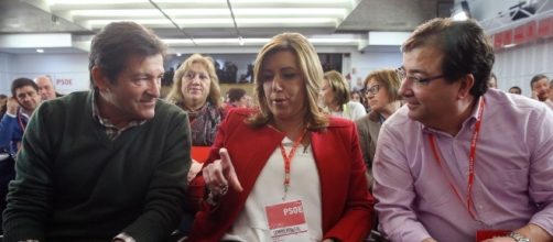 Susana Díaz junto a Javier Fernández (presidente de la Gestora) y Fernández Vara