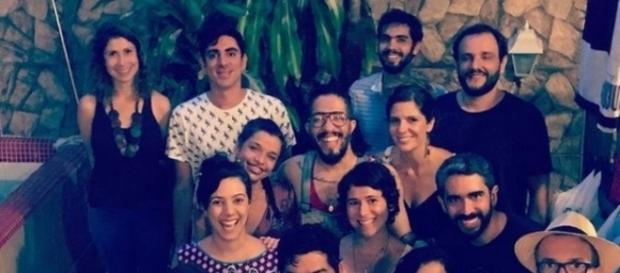 Adnet foi em churrasco com Jean Wyllys e fotografou com amigos (Foto: Reprodução) Adnet foi em churrasco com Jean Wyllys e fotografou com amigos (Foto: Reprodução)