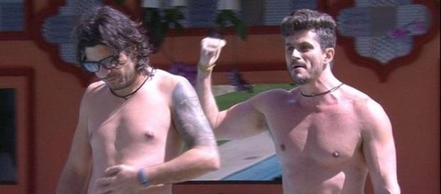 Marcos enlouquece dentro do BBB17. Marcos enlouquece dentro do BBB17.