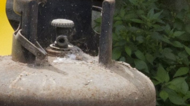 Una lettera e poi il gas per uccidersi con il figlio