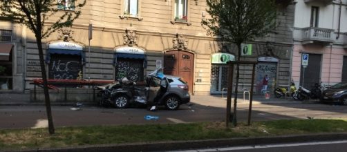 Grave incidente a Milano, un conducente 56enne morto in ospedale: altro guidatore fuggito subito dopo impatto