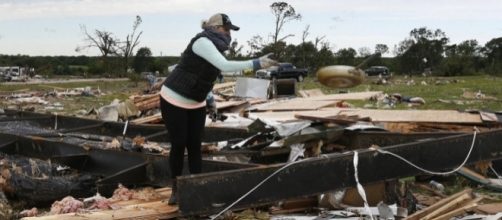 Texas: forti tornado si sono abbattuti nella parte orientale dello stato americano. Devastazione e 9 morti accertati.