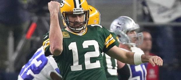 Aaron Rodgers goes on date with 'Baywatch' actress Kelly Rohrbach ... - sportingnews.com Aaron Rodgers goes on date with 'Baywatch' actress Kelly Rohrbach ... - sportingnews.com