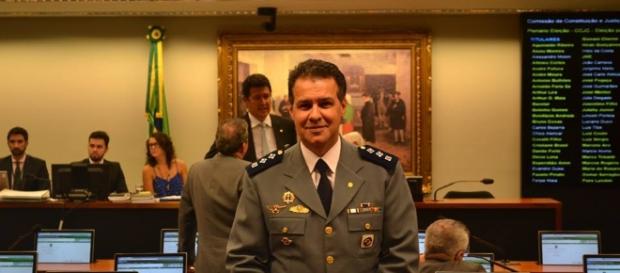 Deputado federal Capitão Augusto dá seu grito de guerra Deputado federal Capitão Augusto dá seu grito de guerra
