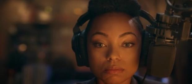 La serie, basada en la película "Dear White People", desarrollará temas como el surgimiento de Black Lives Matter y la elección de Donald Trump. La serie, basada en la película "Dear White People", desarrollará temas como el surgimiento de Black Lives Matter y la elección de Donald Trump.
