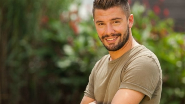 Kevin (LMSA) frappé par Carla ? Découvrez la réaction hilarante du candidat !